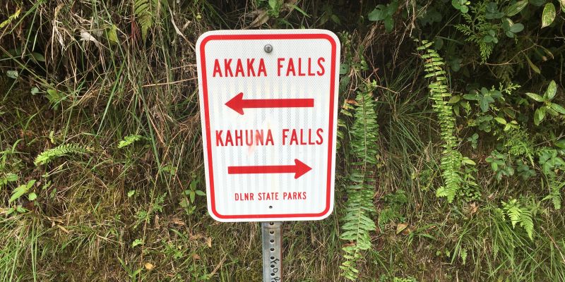 The sign new Akaka Falls and Kanuna Falls