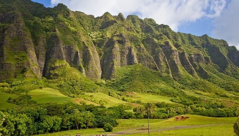 The backdrop of Ka'a'awa Valley - known as Jurassic Valley in the movie