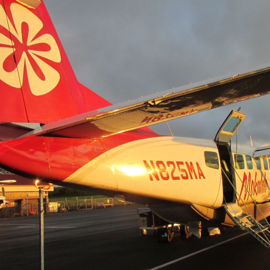 This small Mokulele Airlines plane flies between Oahu and Molokai