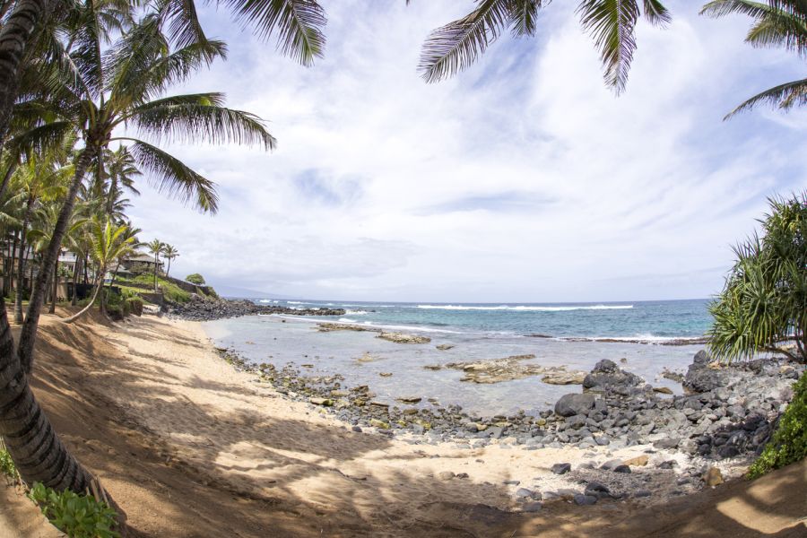 Maui wedding beaches guide: Kuau Cove beach in front of Mama's Fish House in Paia