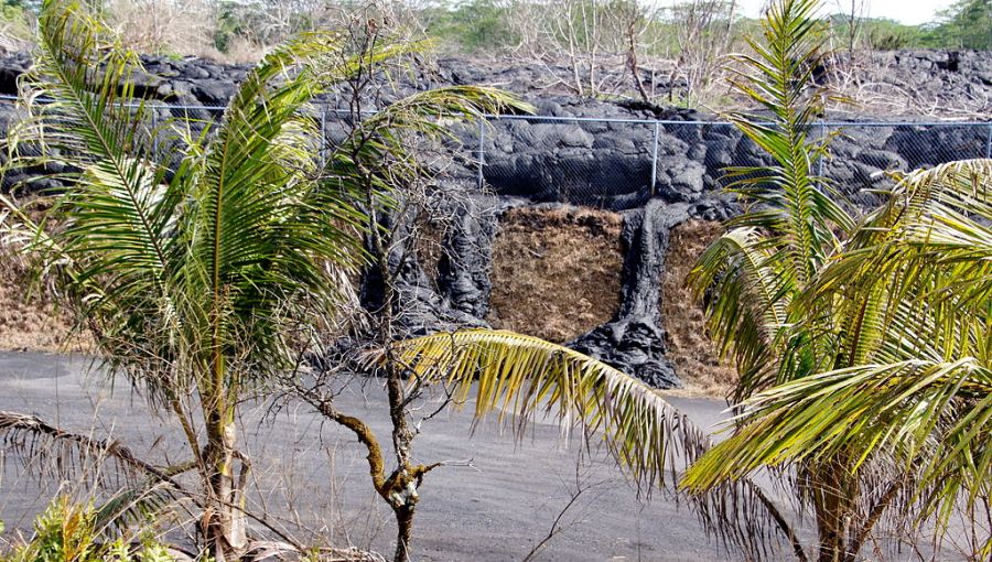 Pahoa Town: a wall of lava from 2014 near Pahoa dump