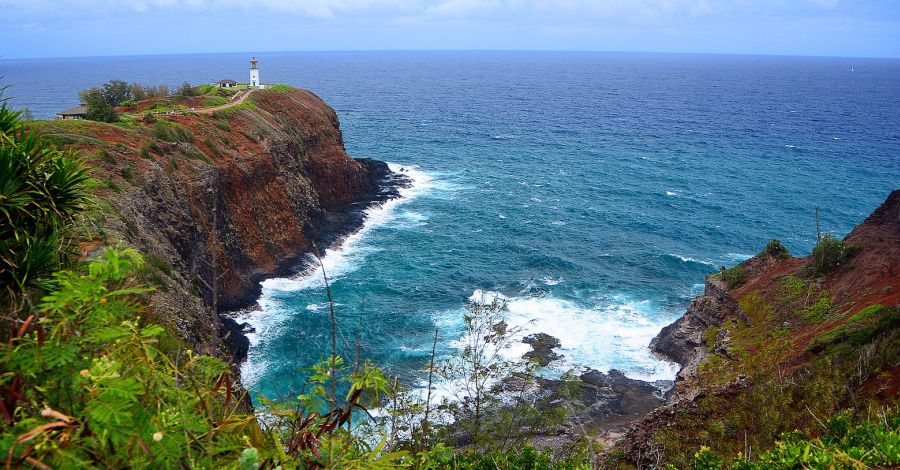 Kialuea Point and Lighthouse is the perfect vantage point for photos and wild life watching.