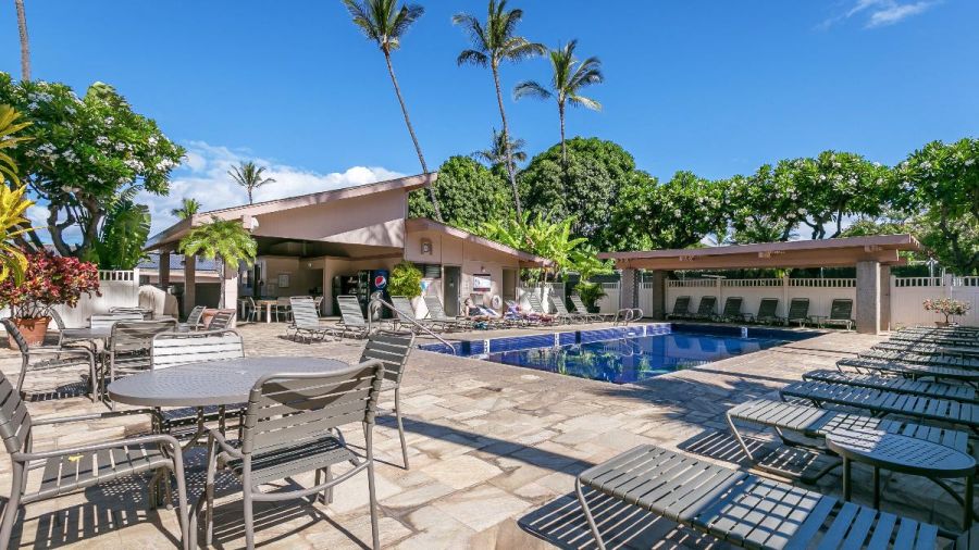 Kihei Akahi lower pool has community area with BBQ, refrigerator, sink, showers and picnic tables