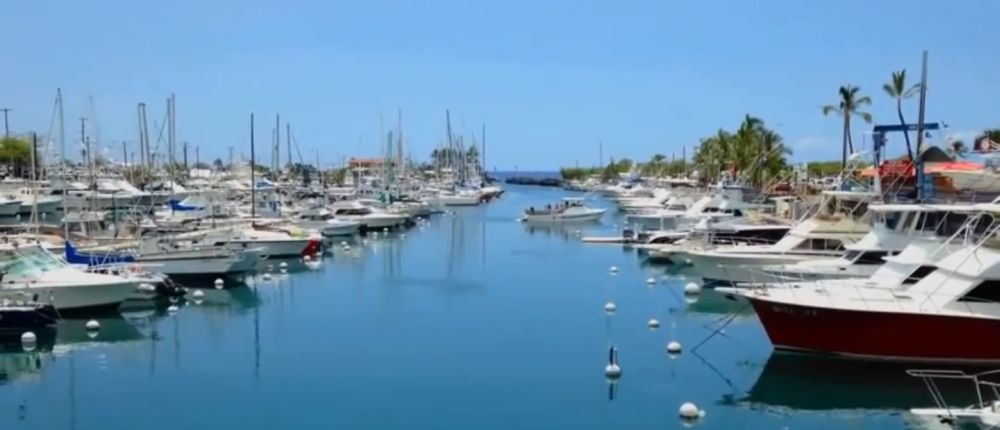 Many Kona boar tours start from Honokohau Harbor. located between the Kona Airport and the town of Kailua-Kona.