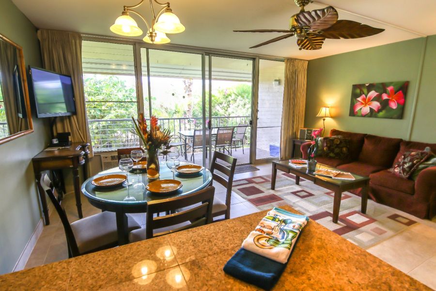 Bright and colorful decor of condo 7-254 in Kihei Kai Nani.