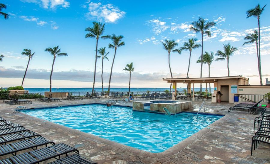 Oceanfront pool in Sugar Beach Resort, Maui