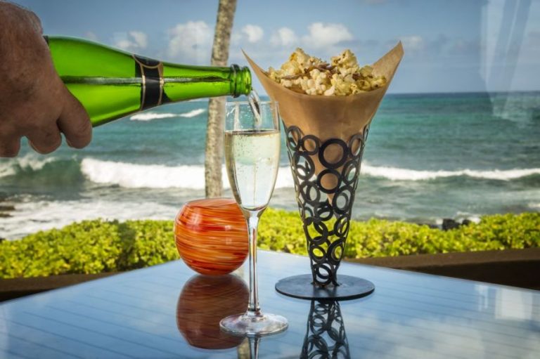 7 Best Places for Nightlife in Kauai HomeyHawaii