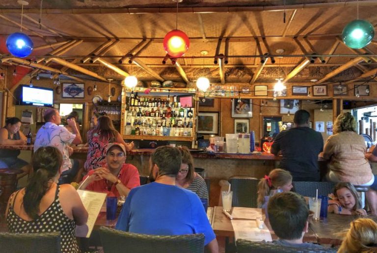 7 Best Places for Nightlife in Kauai HomeyHawaii