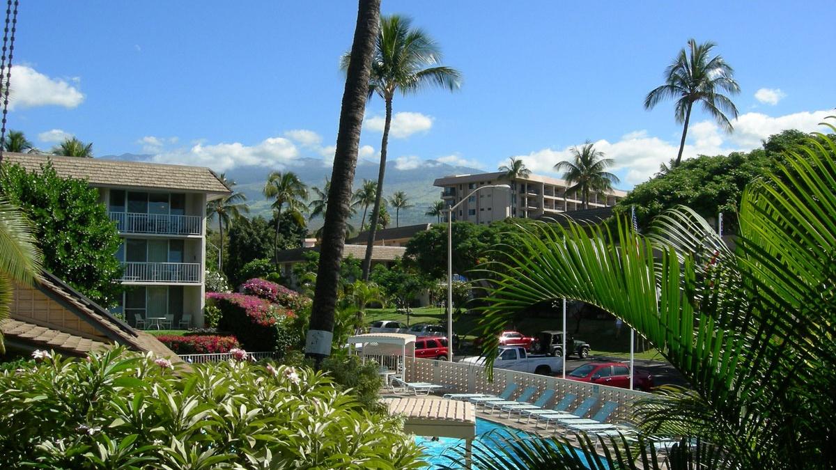 You'll really enjoy this Lanai view looking over the large 30x60 pool and grounds up to the 10,000 foot Mt Haleakala
