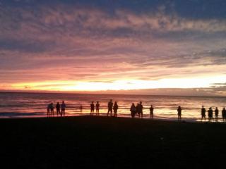 Maui Banyan F-106: Terrific swimming beach across the street with spectacular sunsets
