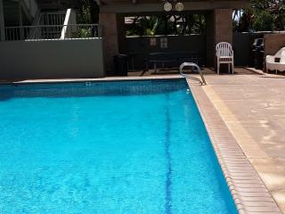 Kihei Bay Surf 137: Lounge at poolside, take a dip, swim some lengths or take a soak in the hot tub... shade or sun, your pick...