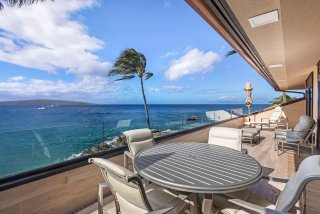Makena Surf F-302: You can see Kaho'olawe and Lanai from this lanai.
