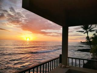 Banyan Tree 304: A beautiful sunset awaits you from your private lanai.