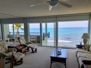 Magnificent veiws of the Pacific Ocean from floor-to-ceiling windows in the living room and master bedroom.