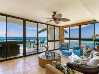 Kuhio Shores 319: Living room with unbeatable panoramic views!
