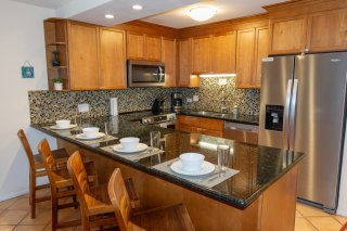 Fully equipped dine-in kitchen.
