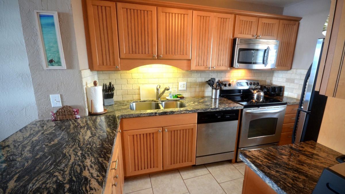 Fully equipped kitchen, dishwasher, side by side refrigerator with ice maker, stove, microwave, all the conveniences of home.