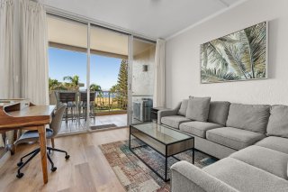 Menehune Shores 627: Living room of Menehune Shores 627