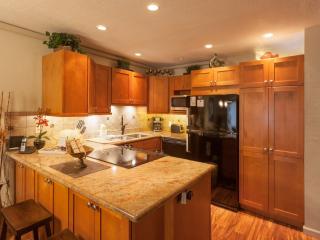 Brand new kitchen. Granit, tiled back splash and new appliances.